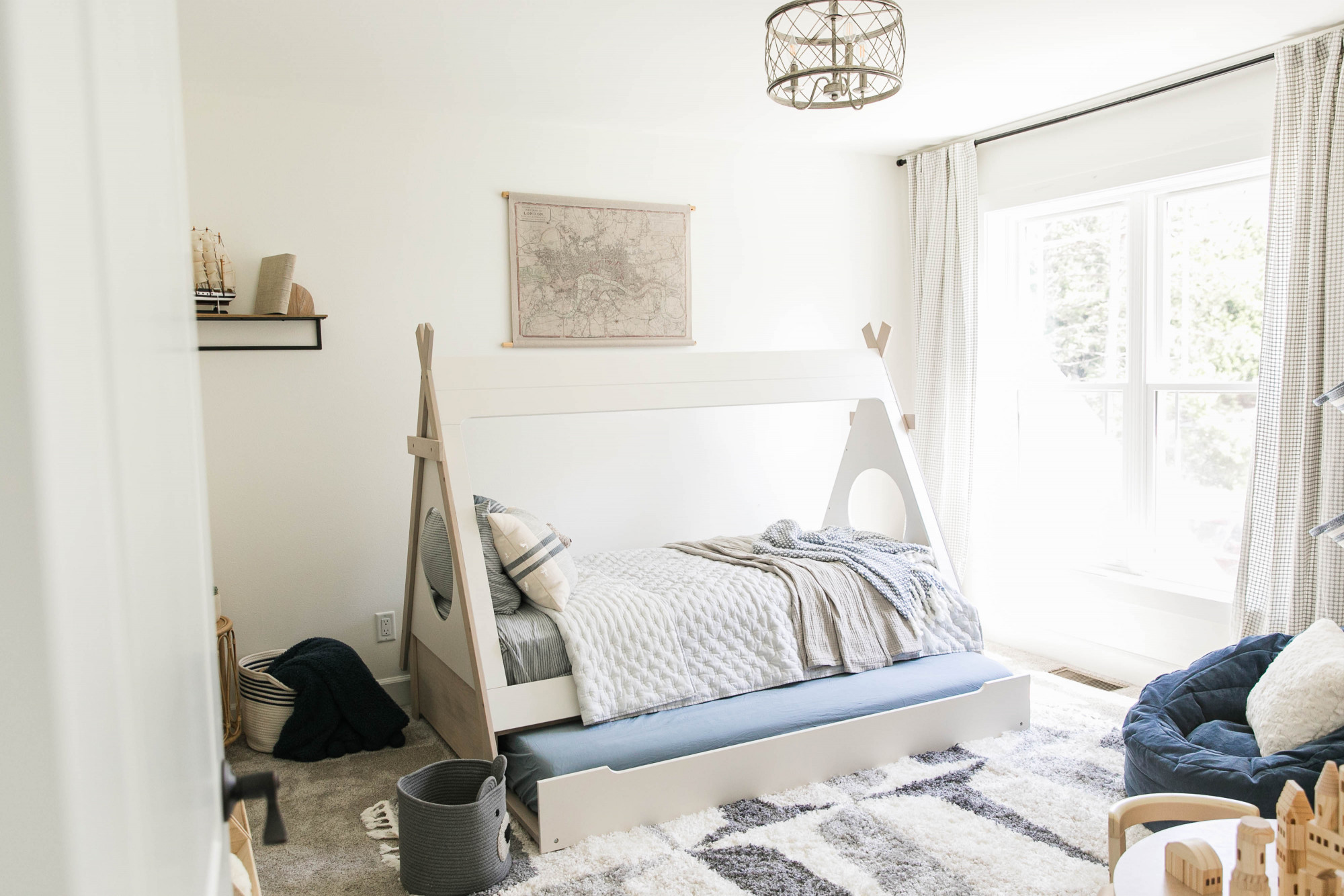 Fashion Winds | Breckum's Bedroom